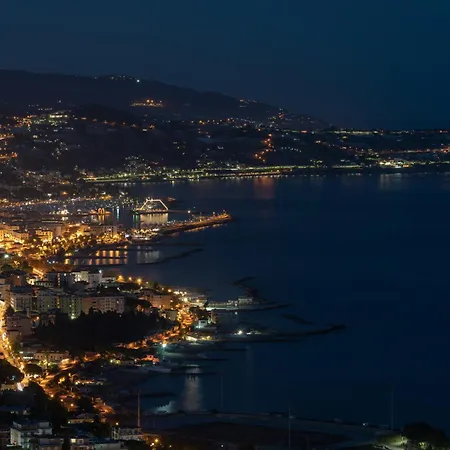 Jolie Sur La - Petit - Happy