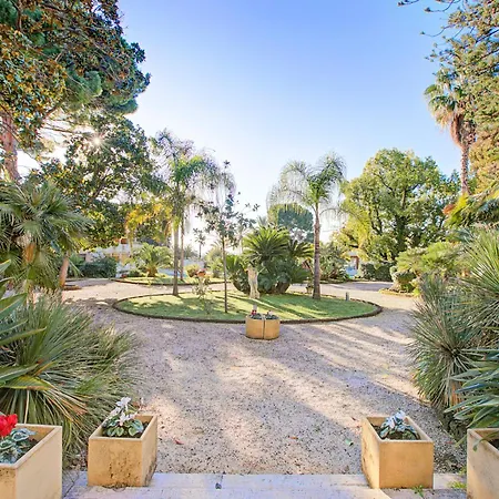 Jolie Sur La - Petit With Shared Pool - Happy Sanremo