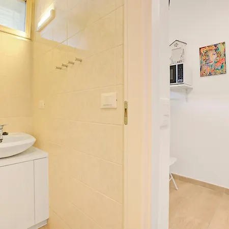 Jolie Sur La - Petit With Shared Pool - Happy
