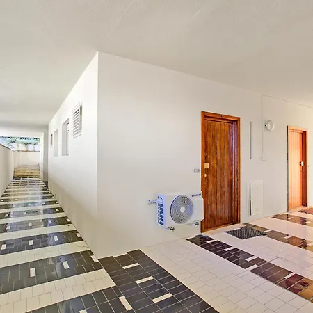 Jolie Sur La - Petit With Shared Pool - Happy * Sanremo