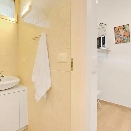 Apartment Jolie Sur La - Petit With Shared Pool - Happy