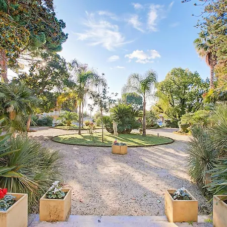 Jolie Sur La - Petit With Shared Pool - Happy * Санремо