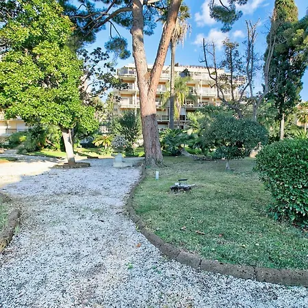 Jolie Sur La - Petit With Shared Pool - Happy *