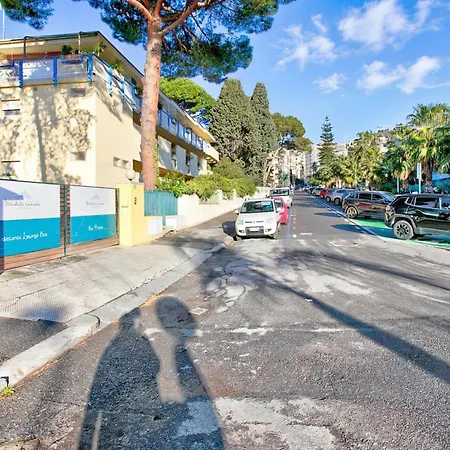 Jolie Sur La - Petit With Shared Pool - Happy Sanremo